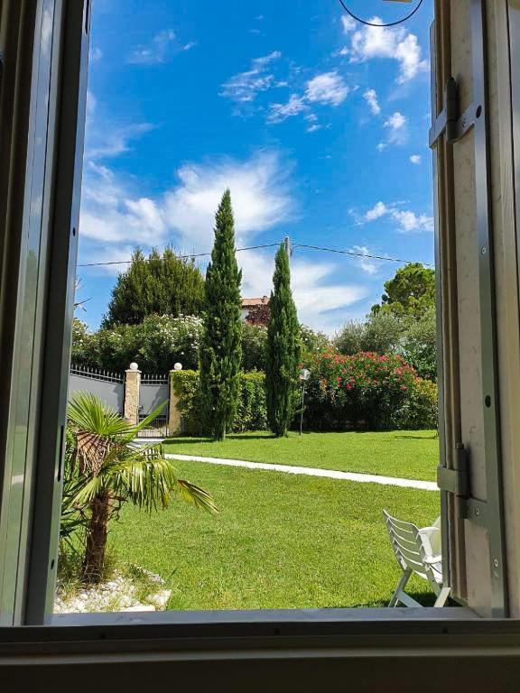 Villa Claudia Bardolino Bagian luar foto